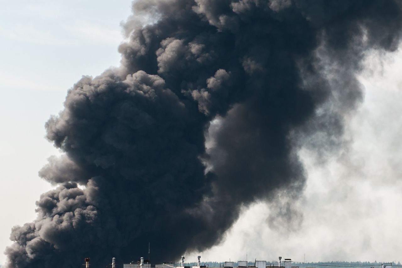 Heuballen in Großziethen brennen: Feuerwehr kämpft gegen Brandgefahr!